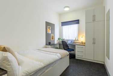 1 bed flat, 70 Russell Street, Radford, Nottingham, NG74FE - Image 2